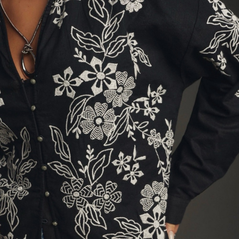 Pilcro Black and White Floral embroidered top sz S - Picture 3 of 12